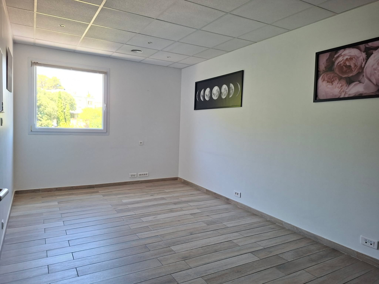 Image_, Bureaux, Nîmes, ref :T806